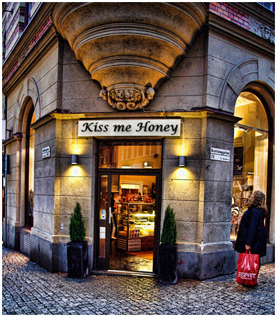 Kiss me honey